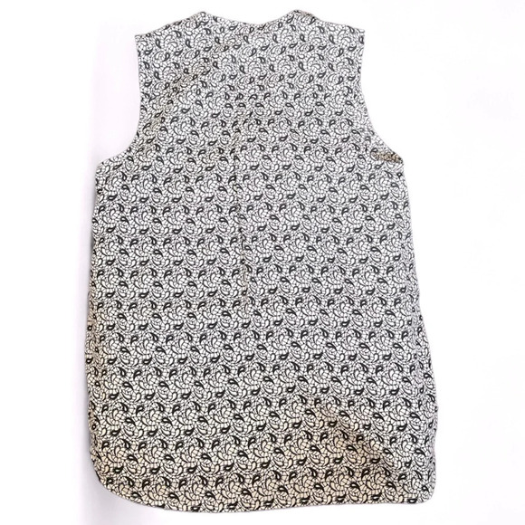 Halogen white & blue paisley V-neck sleeveless blouse size large - Picture 2 of 7
